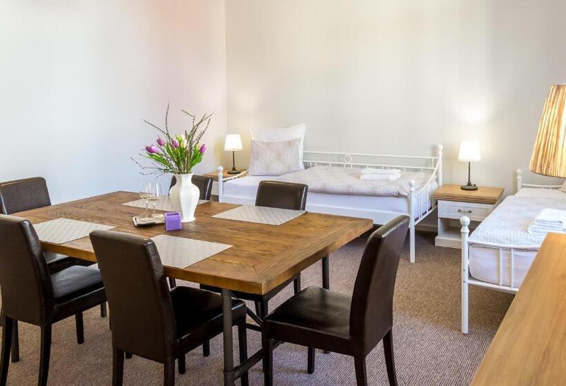 اتاق خانوادگی, Penzion Apartmány Hradební
