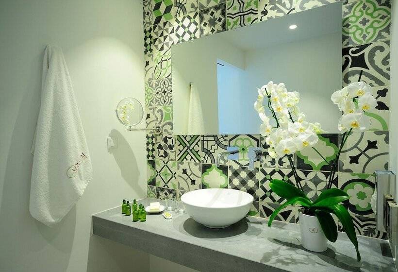 Номер Deluxe Вид на Бассейн, Atrium Ambiance