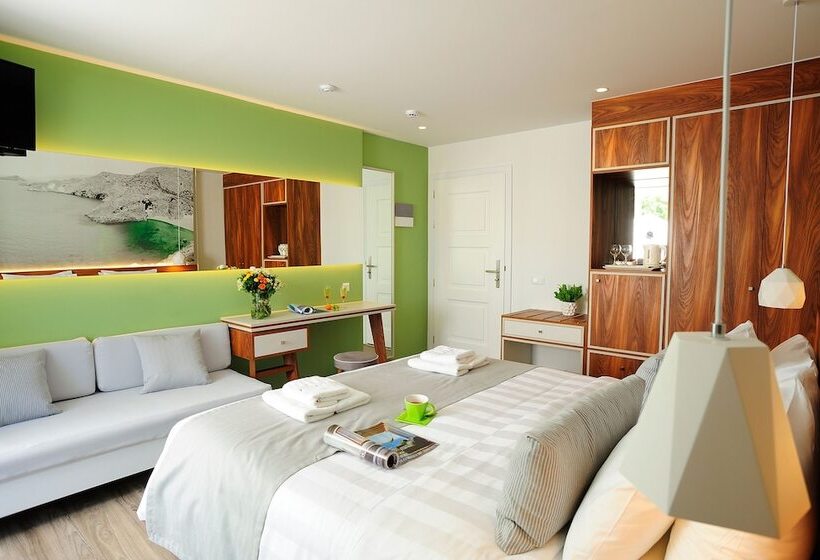 Quarto Deluxe Vista Piscina, Atrium Ambiance