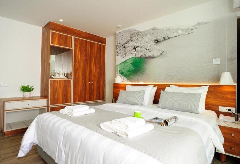 Quarto Superior Vista Piscina, Atrium Ambiance