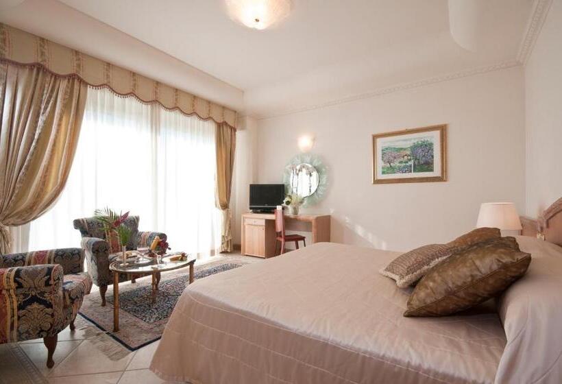 Номер Deluxe, Grand Hotel Gallia