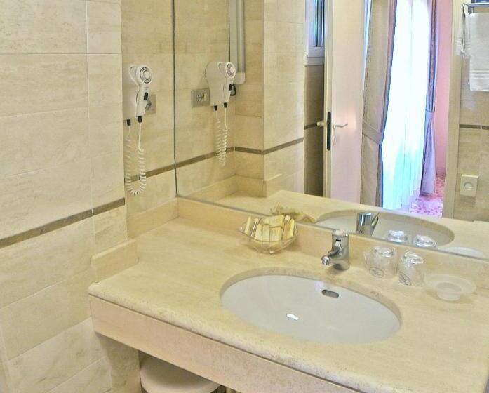 Трехместный Superior Вид на Море, Grand Hotel Gallia