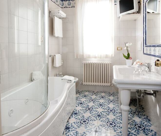 Номер Deluxe, Grand Hotel Gallia