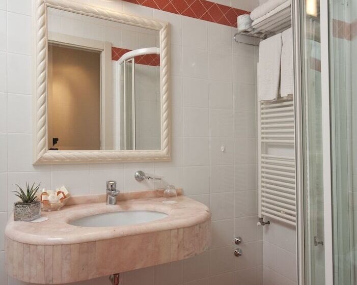 Трехместный Номер Классика, Grand Hotel Gallia
