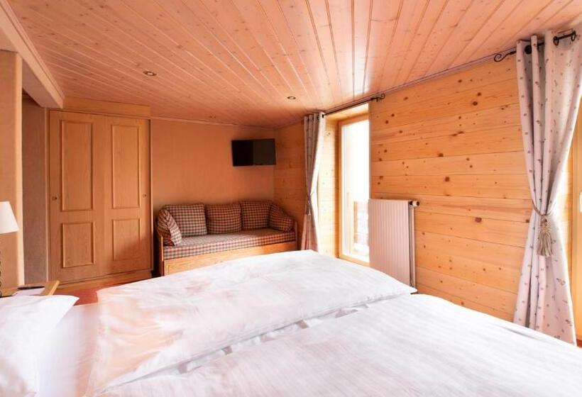 Deluxe Szoba, Suisse
