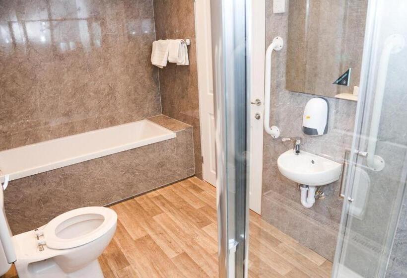 استودیو استاندارد با تخت کینگ, The Clubhouse B&b