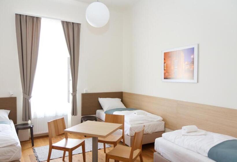 Номер Стандарт Трехместный, Domus Peregrini Apartmanok
