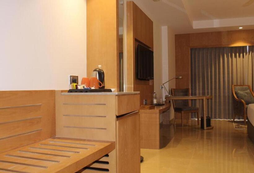 اتاق لوکس با چشم‌انداز, Lemon Tree Premier, Dwarka