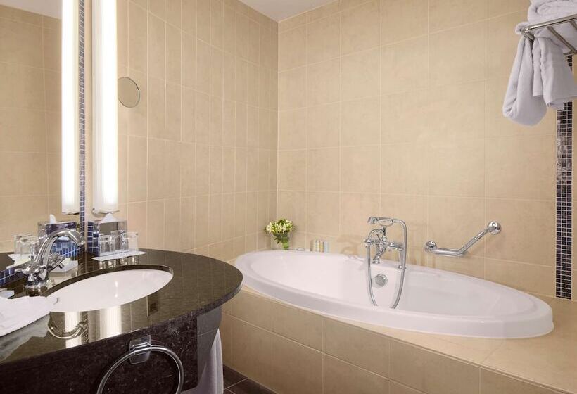 Полулюкс с Балконом, Voco Belfast, An Ihg