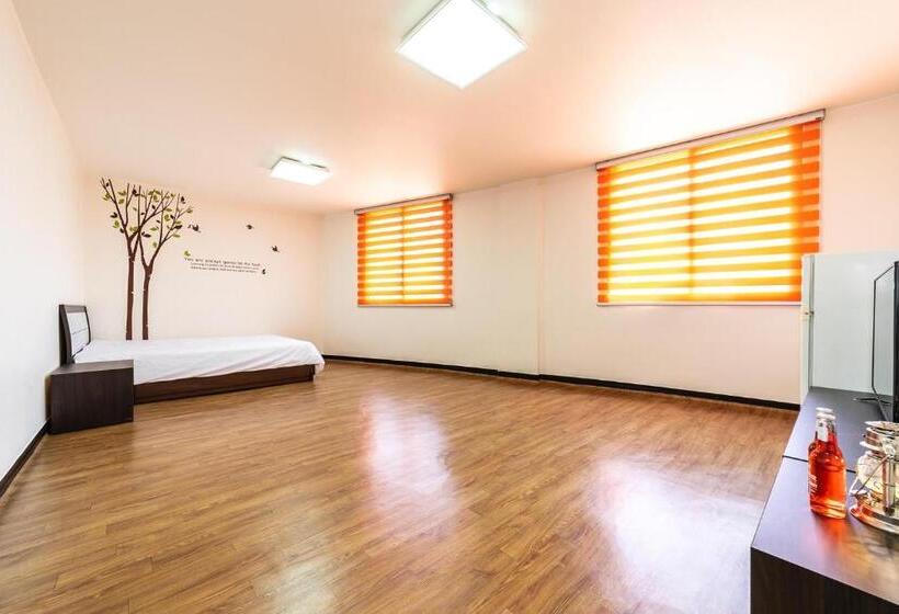 Четырехместный Номер Стандарт, Hoony Guesthouse   Hostel