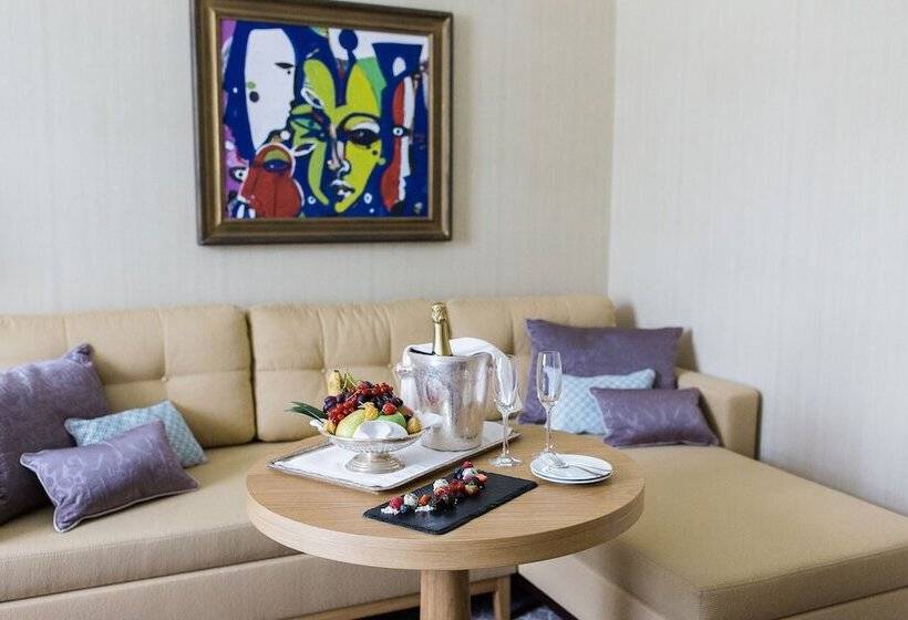 Номер Deluxe, Steigenberger Icon Grandhotel & Spa Petersberg