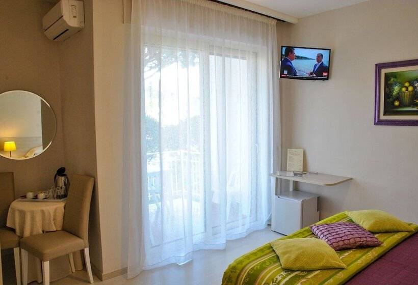 Четырехместный Номер Стандарт Вид на Море, Villa Fiorita