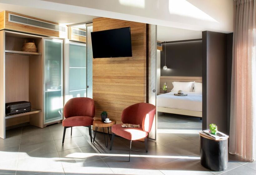 סוויטה משפחתית, Blue Dolphin