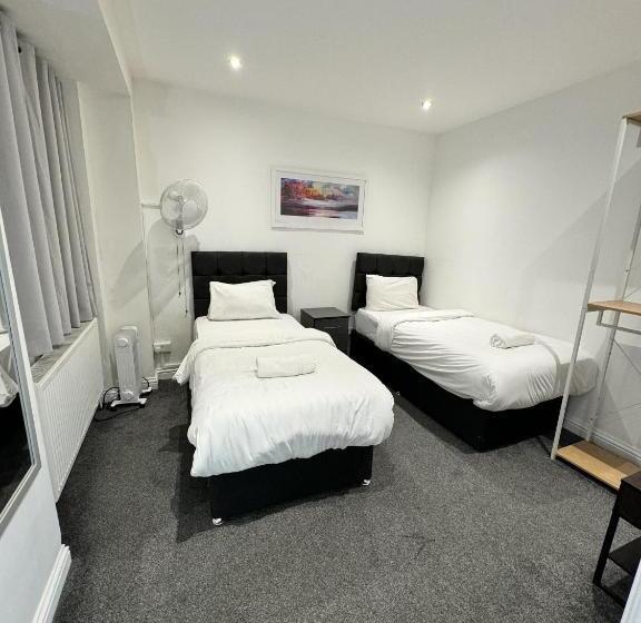 استودیوی استاندارد, Gallery Hyde Park Hostel