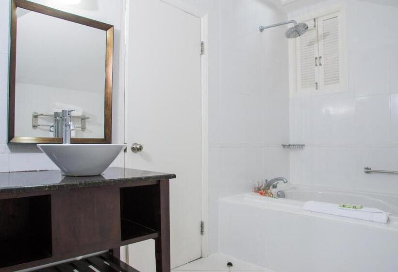 اتاق لوکس با بالکن و چشم‌انداز دریا, Hillview At Mystic Ridge