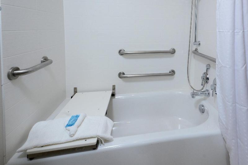 Люкс Адаптированный для Инвалидов, Holiday Inn Express & Suites Raleigh Durham Airport At Rtp, An Ihg