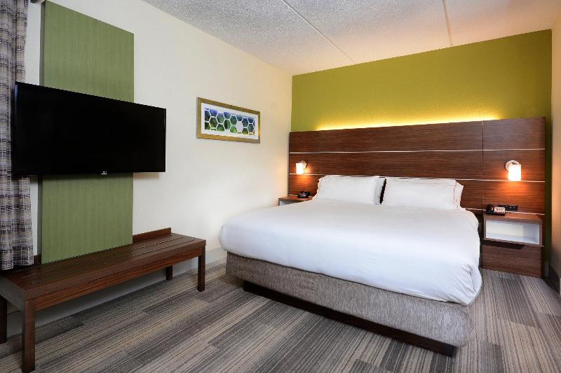 Люкс Кровать Кинг, Holiday Inn Express & Suites Raleigh Durham Airport At Rtp, An Ihg