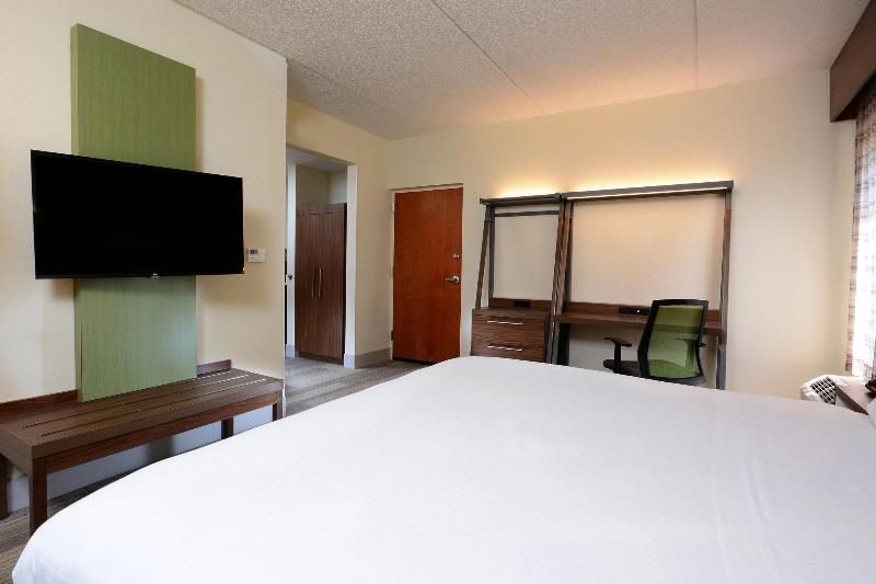 Номер Стандарт Кровать Кинг Адаптированный для Инвалидов, Holiday Inn Express & Suites Raleigh Durham Airport At Rtp, An Ihg