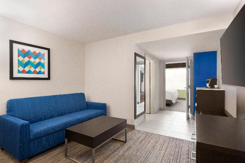 Люкс Кровать Кинг, Holiday Inn Express & Suites Sarasota East, An Ihg