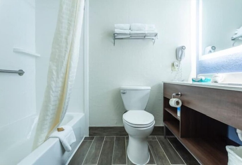 스위트, Lancaster Inn & Suites