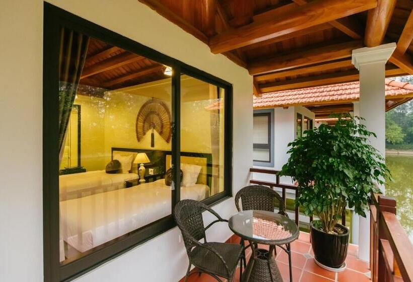 اتاق لوکس با چشم‌انداز دریاچه, Memorina Ninh Binh Resort