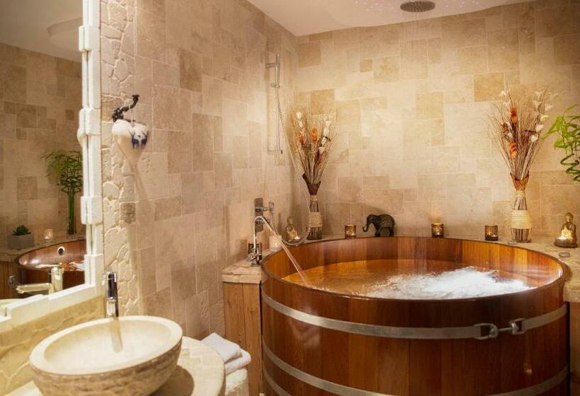 Люкс с гидромассажем, Domaine Du Haut Jardin Hôtel & Chalets Spa Privé
