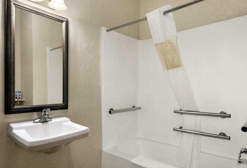 Номер Deluxe Адаптированный для Инвалидов, Baymont By Wyndham Elizabethtown