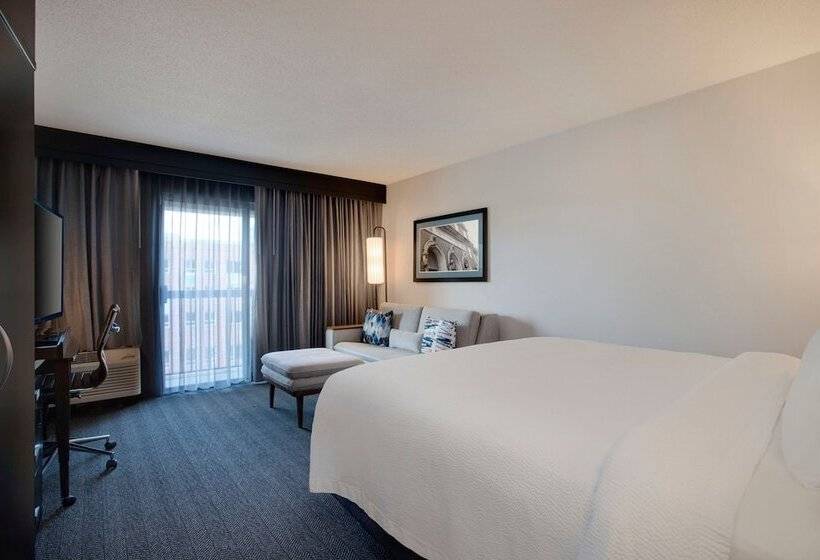 Номер Deluxe с Балконом, Courtyard Worcester