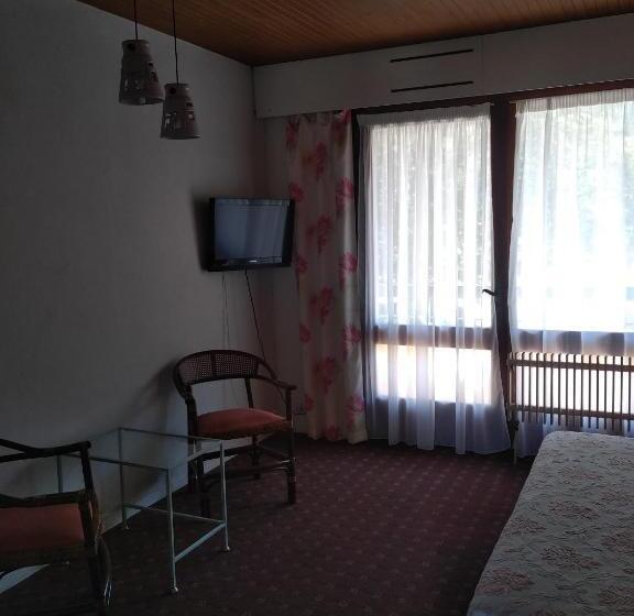 Номер Стандарт с Террасой, Hôtel Le Mas Fleuri