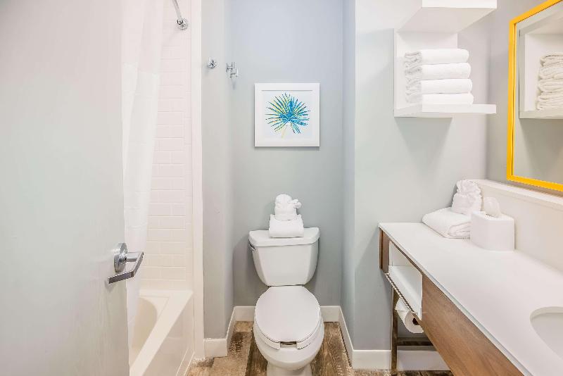 חדר סטנדרט נוף לבריכה, Hampton Inn Pensacola Beach