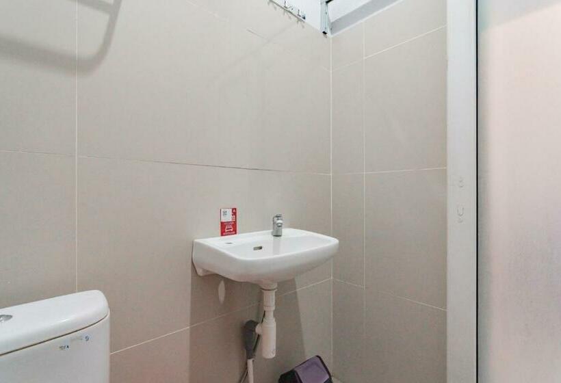 Номер Стандарт, Reddoorz Plus Syariah @ Tuparev Cirebon 3