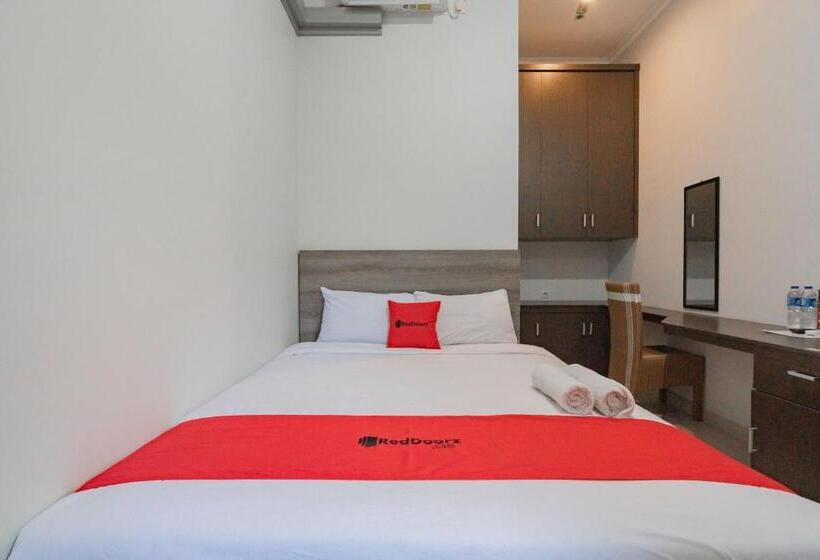 Номер Стандарт, Reddoorz Plus Syariah @ Tuparev Cirebon 3
