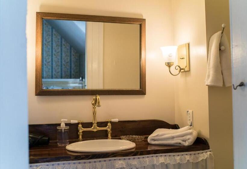 Deluxe Værelse m. Balkon, The Mulberry Inn  An Historic Bed And Breakfast
