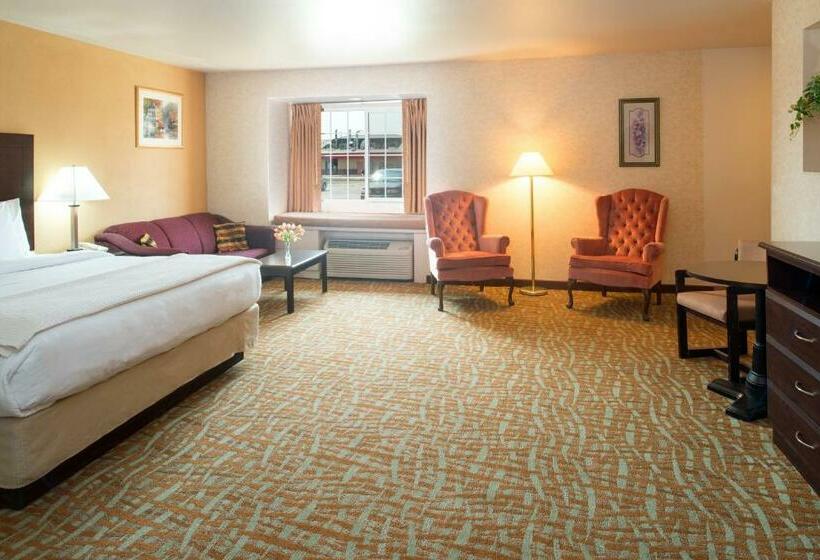 Deluxe Suite King Bed, Days Inn & Suites By Wyndham Spokane Airport Airway Heights