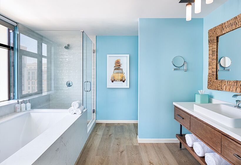 سوئیت برای معلولان, Margaritaville Hotel San Diego Gaslamp Quarter