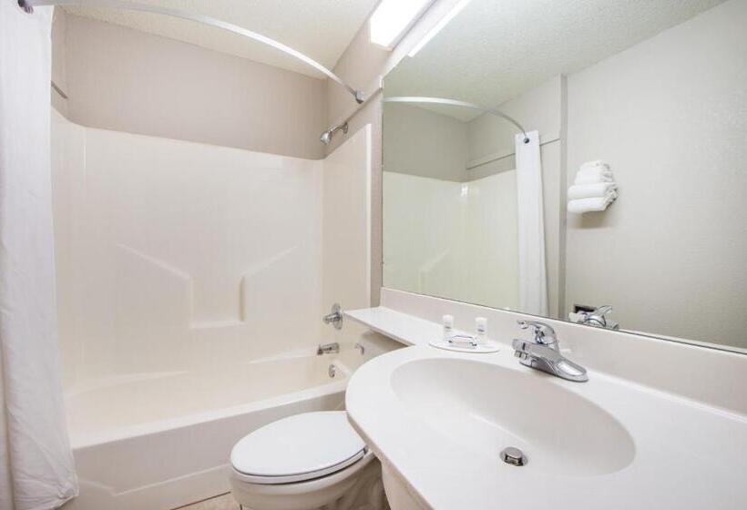 Номер Стандарт, Microtel Inn & Suites Claremore