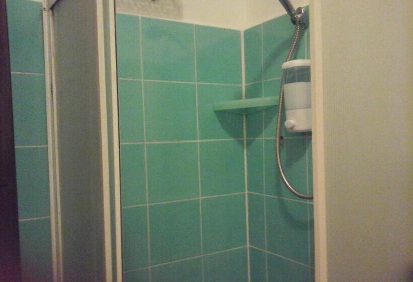 חדר סטנדרט לארבעה, B&b Near Metro  Central Line   Only Wc In The Rooms 15 Minutes To Termini Station 20 To Spagna Squar