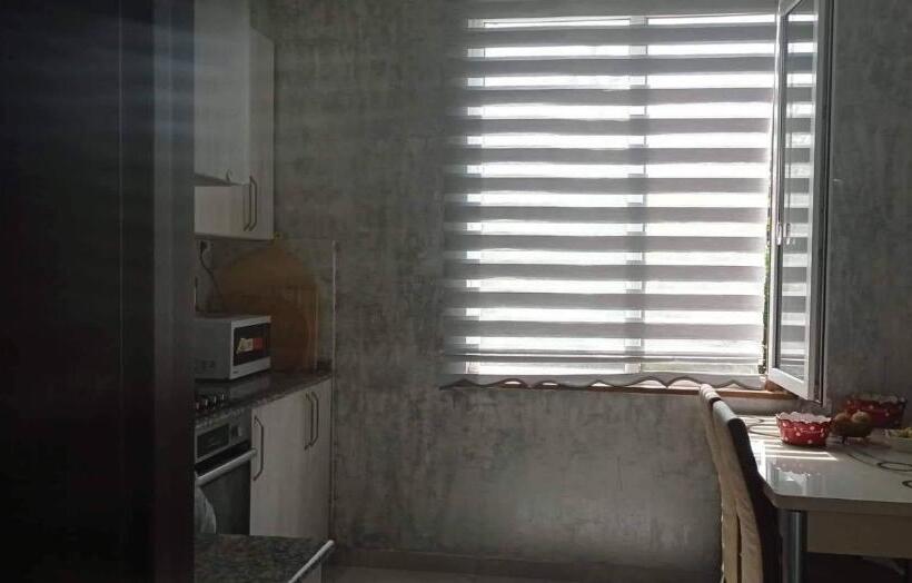 اتاق استاندارد سه تخته با سرویس بهداشتی مشترک, Nika's Guest House