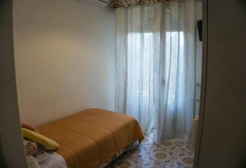 اتاق استاندارد یک نفره, Villa Moschella