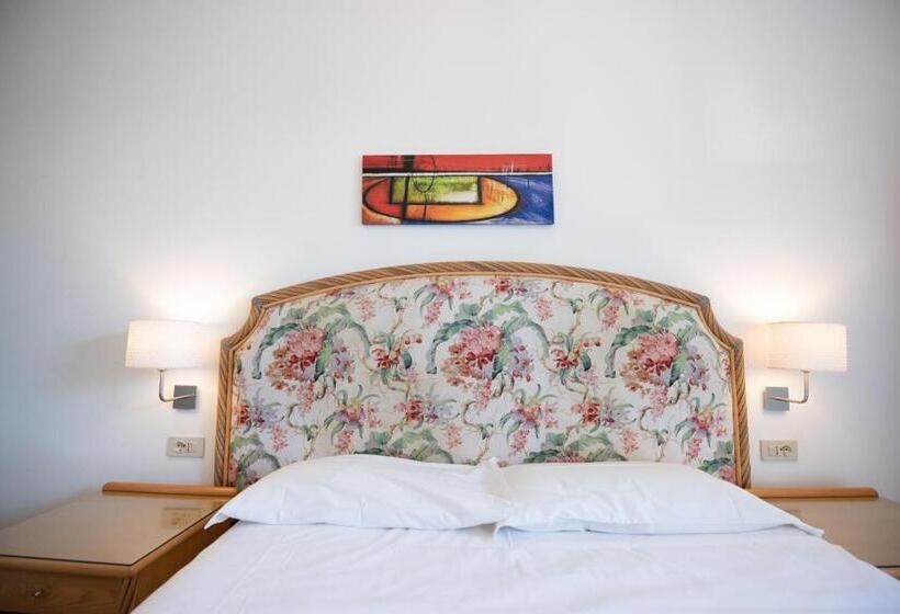 اتاق اکونومی, Villa Moschella