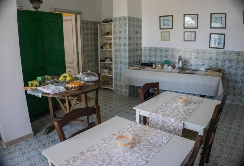 اتاق اکونومی, Villa Moschella