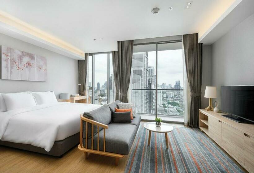 استودیوی لوکس, Oakwood Suites Bangkok