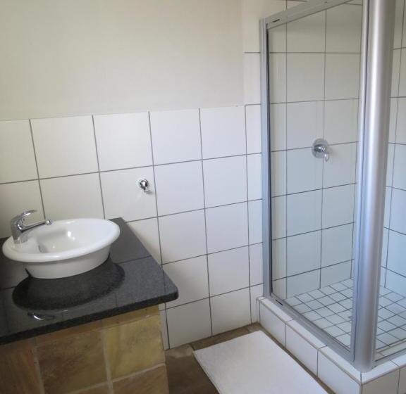 Номер Deluxe, Olden Rose Place