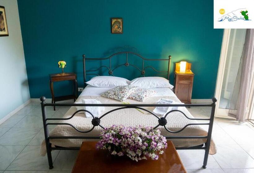 庭の見えるスタンダードトリプルルーム, B&b Marìsicilia