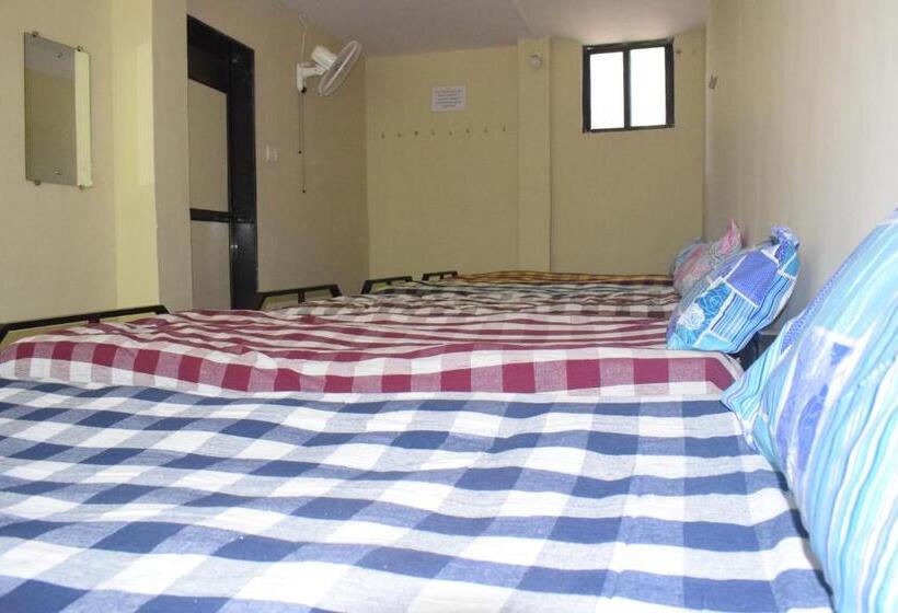 Кровать в Многоместном Номере с Общей Ванной, Mango Guest House