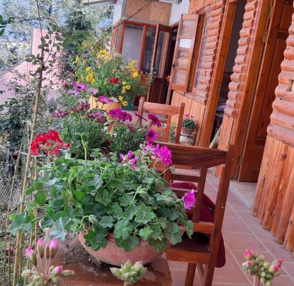 اتاق خانوادگی با چشم‌انداز باغ, Dang Khoa Garden Inn