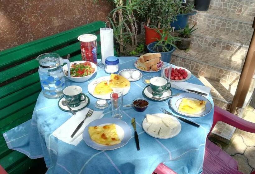 اتاق لوکس, Guest House Nadejda
