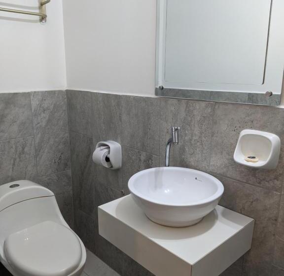 Номер Стандарт Трехместный, Manakin Hostal & Resto