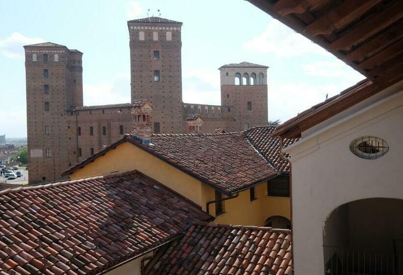 带城市景观的标准间, Palazzo Sacco Hostello Fossano