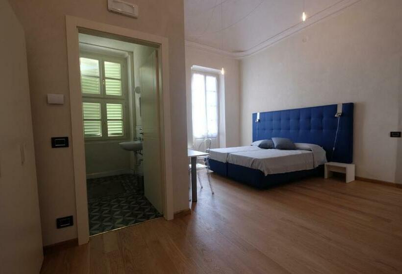 带城市景观的标准间, Palazzo Sacco Hostello Fossano